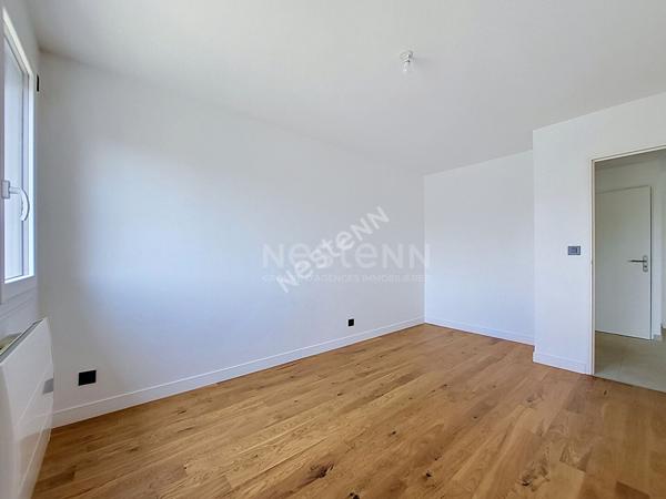 ORVAULT Cholière : En vente ! Maison entièrement rénovée, 5 chambres dont 1 en rdc, vaste espace de vie lumineux. Terrain clos