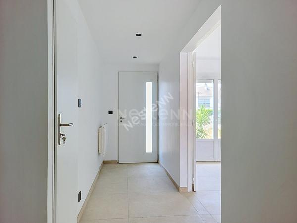 ORVAULT Cholière : En vente ! Maison entièrement rénovée, 5 chambres dont 1 en rdc, vaste espace de vie lumineux. Terrain clos