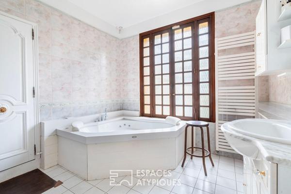 Maison de caractère avec jardin et terrasse en centre ville