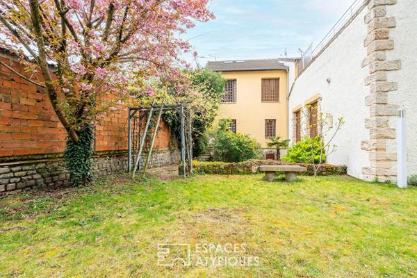 Maison de caractère avec jardin et terrasse en centre ville