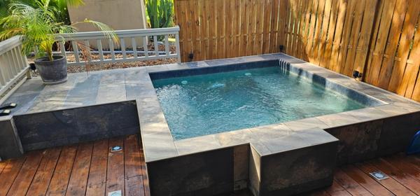A VENDRE - BUNGALOW ENTIEREMENT MEUBLE ET EQUIPE AVEC TERRAIN DE 575M2 – SAINT FRANCOIS