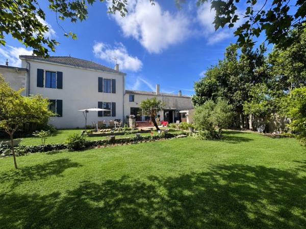 Vente Maison Nieul-sur-mer 8 pièces 260m²-IRM4406