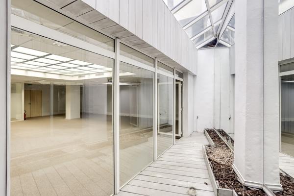 Bureaux à louer Paris 15e - 546 m² divisibles avec terrasse privative et parkings