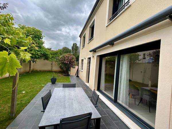 Villa Verneuil Sur Seiine 8 pièce(s) 165 m2 €699 000 ** - Référence 1125