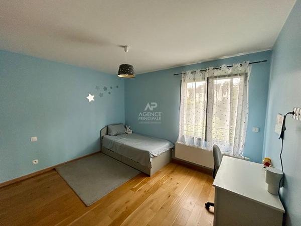 Villa Verneuil Sur Seiine 8 pièce(s) 165 m2 €699 000 ** - Référence 1125