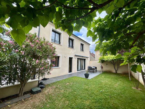 Villa Verneuil Sur Seiine 8 pièce(s) 165 m2 €699 000 ** - Référence 1125