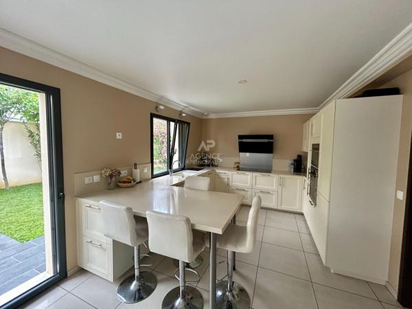 Villa Verneuil Sur Seiine 8 pièce(s) 165 m2 €699 000 ** - Référence 1125