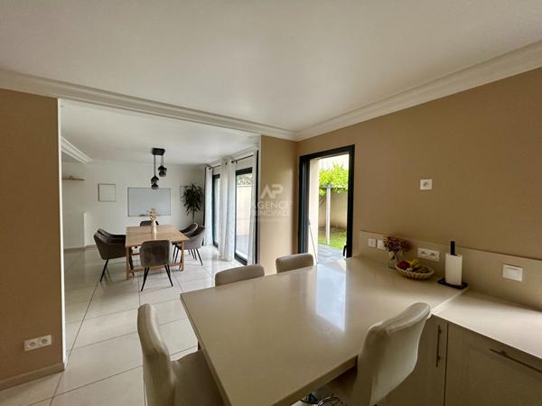 Villa Verneuil Sur Seiine 8 pièce(s) 165 m2 €699 000 ** - Référence 1125