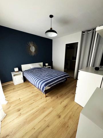 Vente                                                      Appartement
                        
                     2 pièces                      42 m2                     à Persan