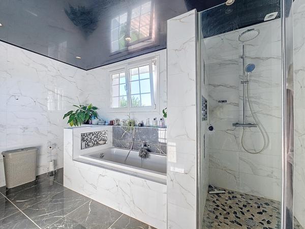 Maison 8 pièces - 240 m² Exclusivité efficity