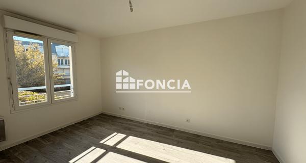 Location Appartement 2 pièces 47.7 m² - Corbeil-essonnes 91100