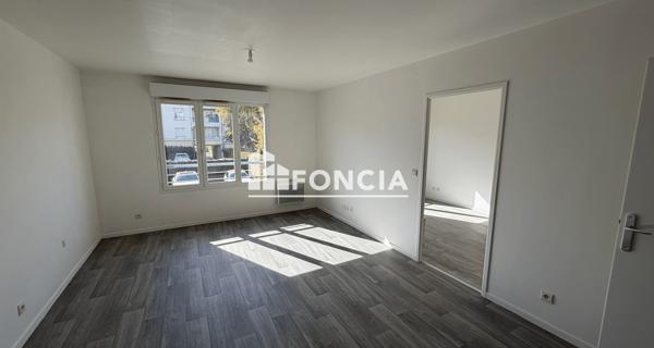 Location Appartement 2 pièces 47.7 m² - Corbeil-essonnes 91100
