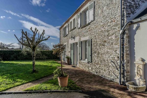 Maison familiale de caractère et son studio indépendant