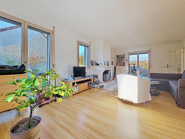 Maison individuelle avec 4 chambres, grande pièce de vie, terrasses, jardin et garage