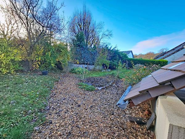 Maison individuelle avec 4 chambres, grande pièce de vie, terrasses, jardin et garage