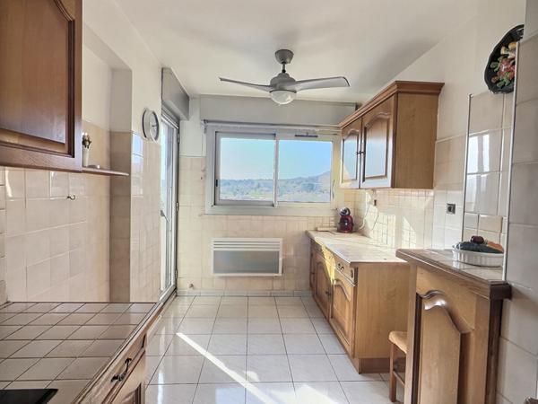 Aubagne centre-ville - Résidence Le Voltaire- Appartement T4-100 m2 avec 2 loggias et place de parking sous-sol