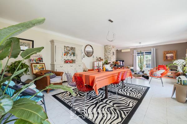 Propriété de caractère aux deux villas pleines de charme