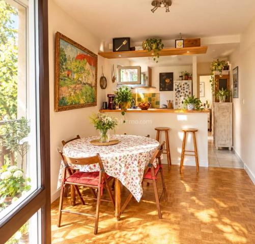 Vente                                                      Appartement
                        
                     4 pièces                      97 m2                     à Joinville-le-Pont