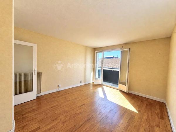 Vente                                                      Appartement
                        
                     3 pièces                      61 m2                     à Clermont-Ferrand