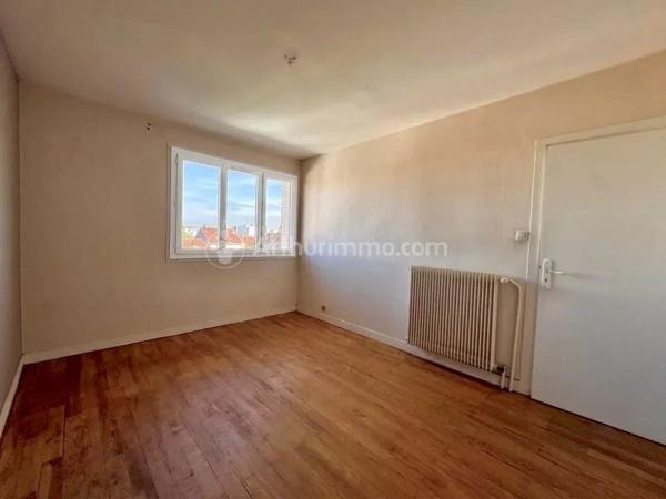 Vente                                                      Appartement
                        
                     3 pièces                      61 m2                     à Clermont-Ferrand