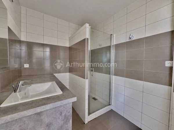 Vente                                                      Appartement
                        
                     3 pièces                      61 m2                     à Clermont-Ferrand