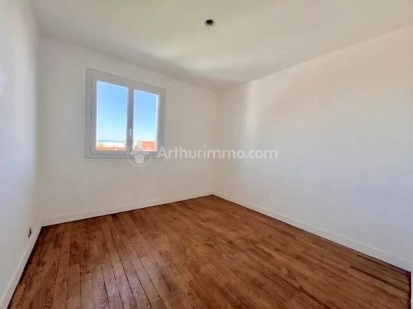 Vente                                                      Appartement
                        
                     3 pièces                      61 m2                     à Clermont-Ferrand