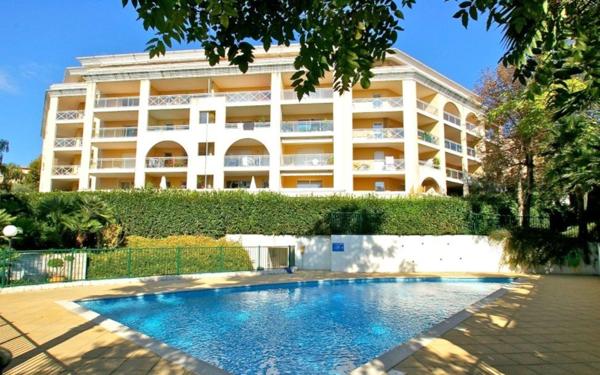 Appartement à vendre    2 pièces •  Nice