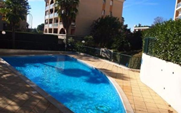 Appartement à vendre    2 pièces •  Nice