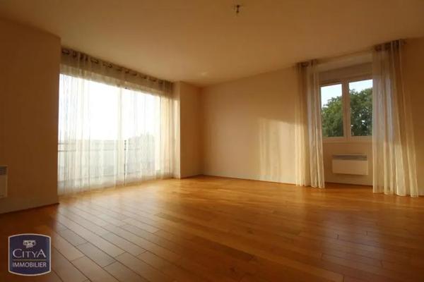 Appartement à louer 3 pièces 79.42m² Chartres (28000)