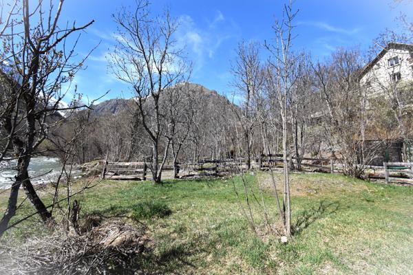 Immeuble 849m² hab, T35, 11 appartements+terrain à 550m des Pistes