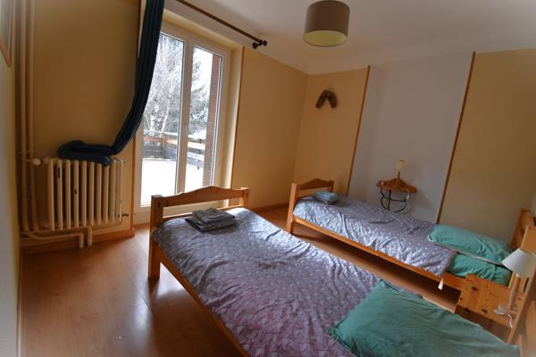 Immeuble 849m² hab, T35, 11 appartements+terrain à 550m des Pistes