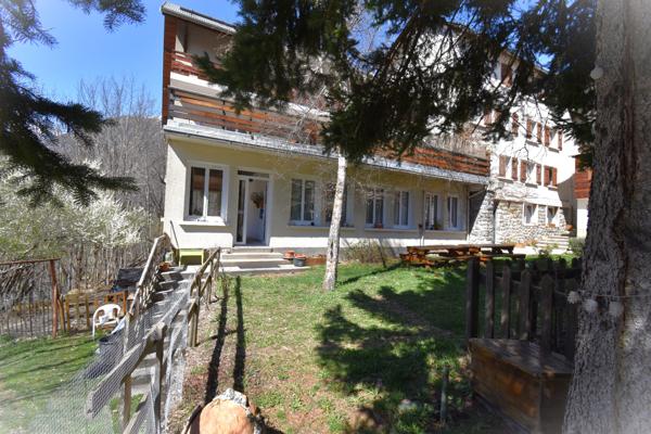 Immeuble 849m² hab, T35, 11 appartements+terrain à 550m des Pistes