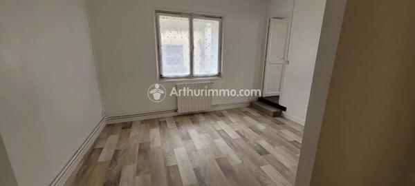 Location Appartement 3 pièces 77 m2 à Saint-Jean-d'Angély