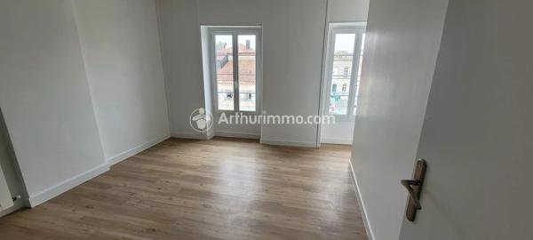 Location Appartement 3 pièces 77 m2 à Saint-Jean-d'Angély