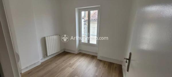 Location Appartement 3 pièces 77 m2 à Saint-Jean-d'Angély