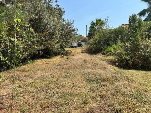 LA ROQUETTE-SUR-SIAGNE – TERRAIN À BÂTIR – ENV. 735 m²