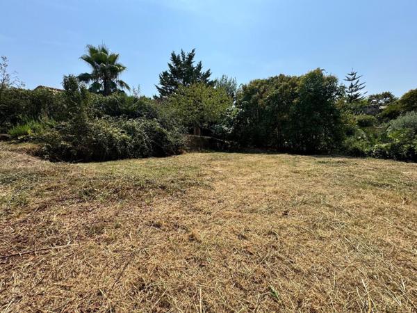LA ROQUETTE-SUR-SIAGNE – TERRAIN À BÂTIR – ENV. 735 m²