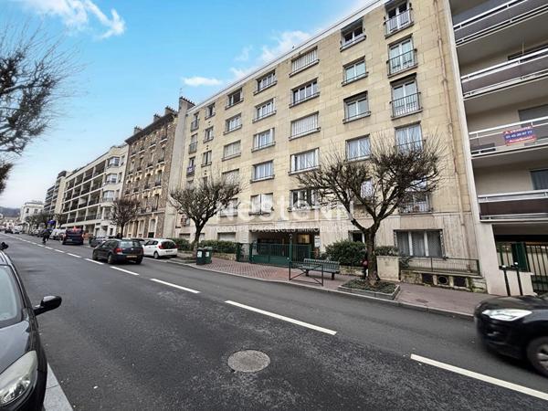 HYPER CENTRE - MAIRIE DE CLAMART - Appartement 3 pièces de 58,95 m² traversant