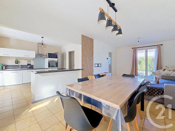 Maison à vendre  4 pièces - 102,40 m 2   RIOM  - 63