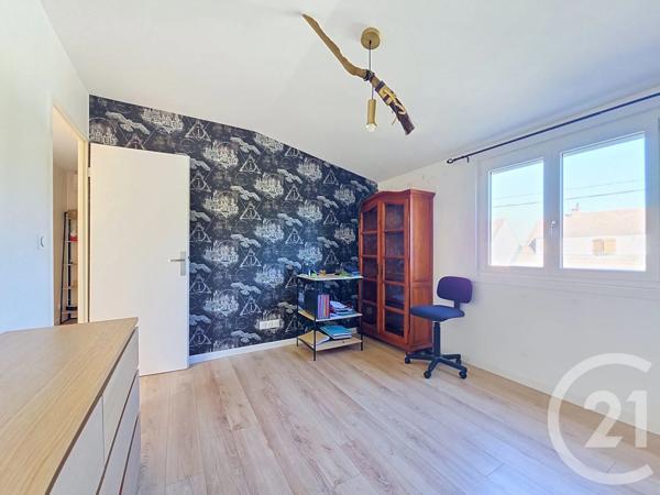 Maison à vendre  4 pièces - 102,40 m 2   RIOM  - 63