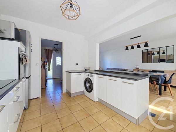 Maison à vendre  4 pièces - 102,40 m 2   RIOM  - 63
