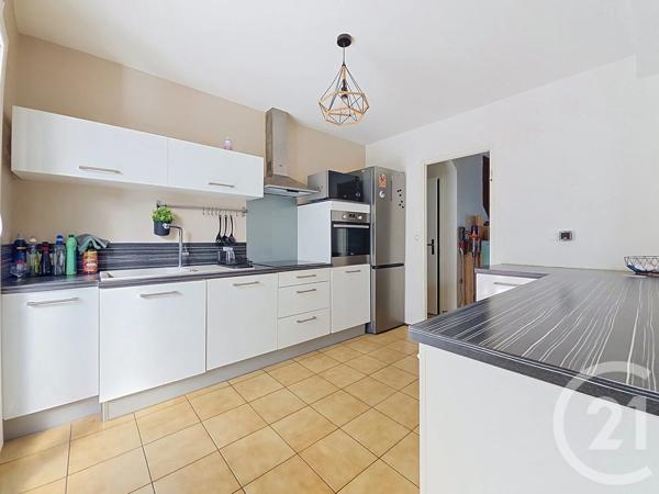 Maison à vendre  4 pièces - 102,40 m 2   RIOM  - 63