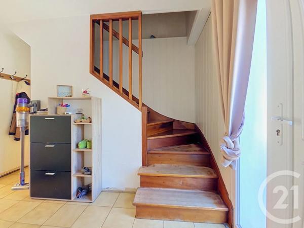 Maison à vendre  4 pièces - 102,40 m 2   RIOM  - 63