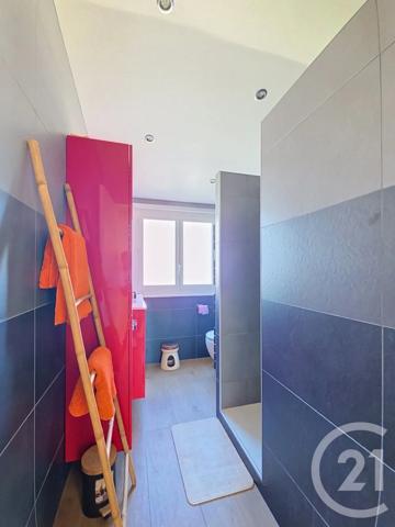 Maison à vendre  4 pièces - 102,40 m 2   RIOM  - 63