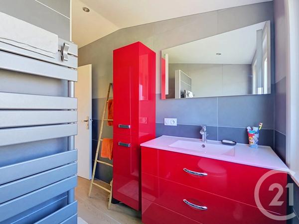 Maison à vendre  4 pièces - 102,40 m 2   RIOM  - 63