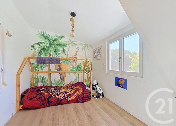 Maison à vendre  4 pièces - 102,40 m 2   RIOM  - 63