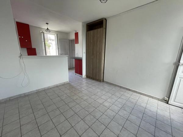 Location                                                      Appartement
                        
                     1 pièces                      23 m2                     à Niort