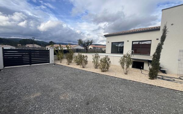 Maison à vendre    4 pièces •  Joyeuse