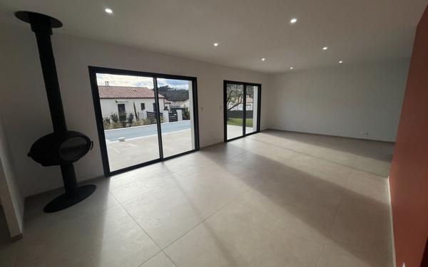 Maison à vendre    4 pièces •  Joyeuse