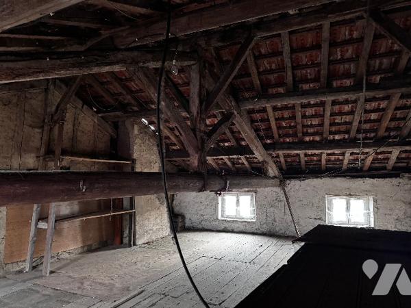 Maison mitoyenne à rénover